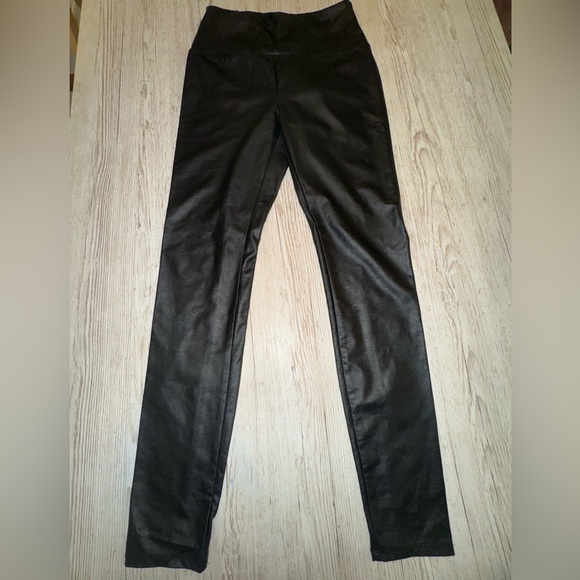 Lysse Black Textured Faux Leather Leggings Control Top S - Picture 2 of 15